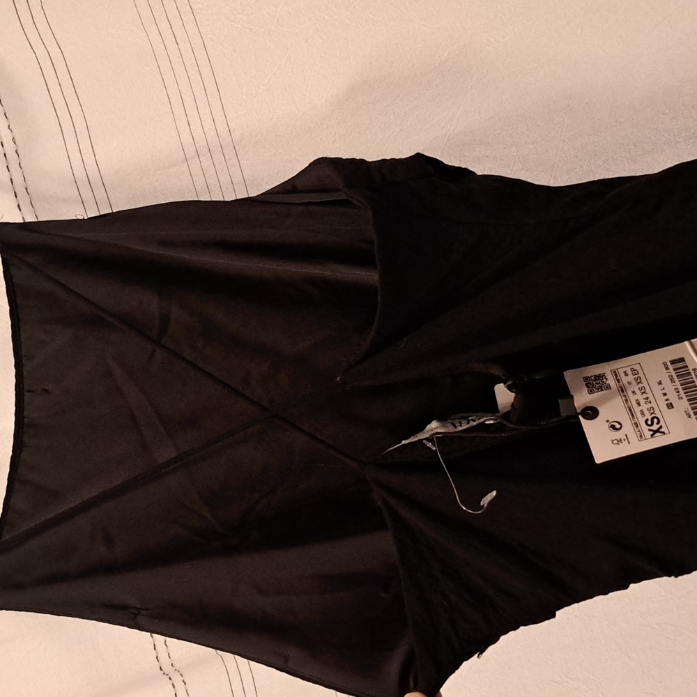 Zara women's xs little black dress, backless, criss cross thin straps, new w tag